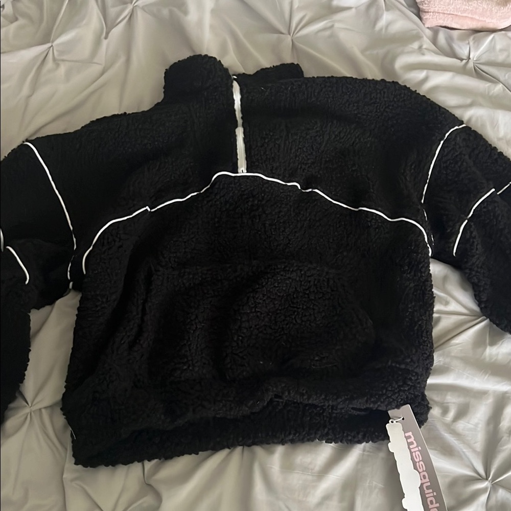 Missguided Black Puffer Jacket with Sporty Design